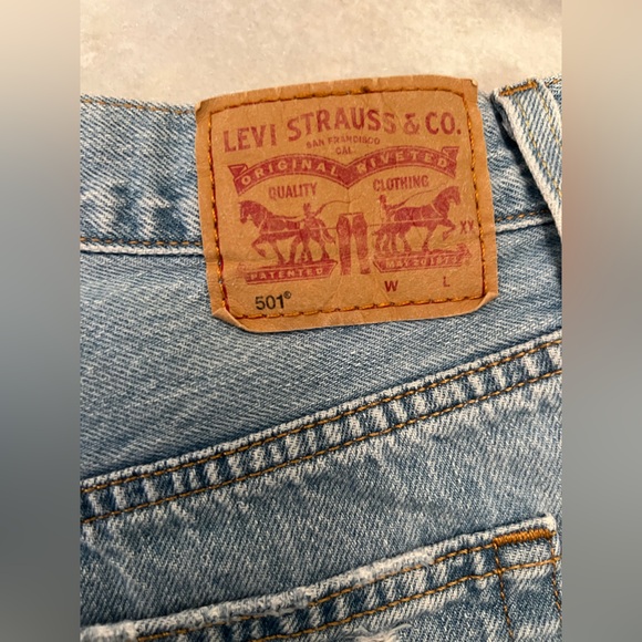 Levi’s 501® Original Fit High Rise Distressed Medium Wash Denim Jean Shorts 30 - Picture 6 of 12
